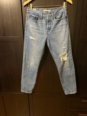 Levi’s Wedgie Fit Jeans Size 27 100% Cotton 28” Length Distressed